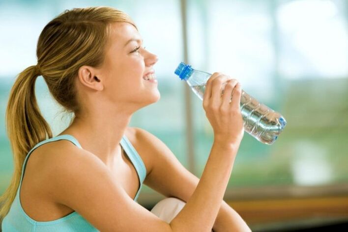 l'eau remplace la nourriture lors d'un régime alimentaire
